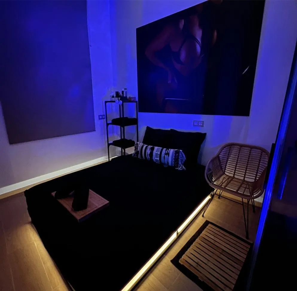 MASAJE SECRETO - +34 663567018 - copertina