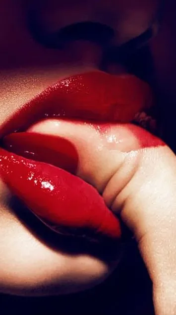 MILF MASSAGGIATRICE ASSAI HOT - +39 3207107968 - copertina