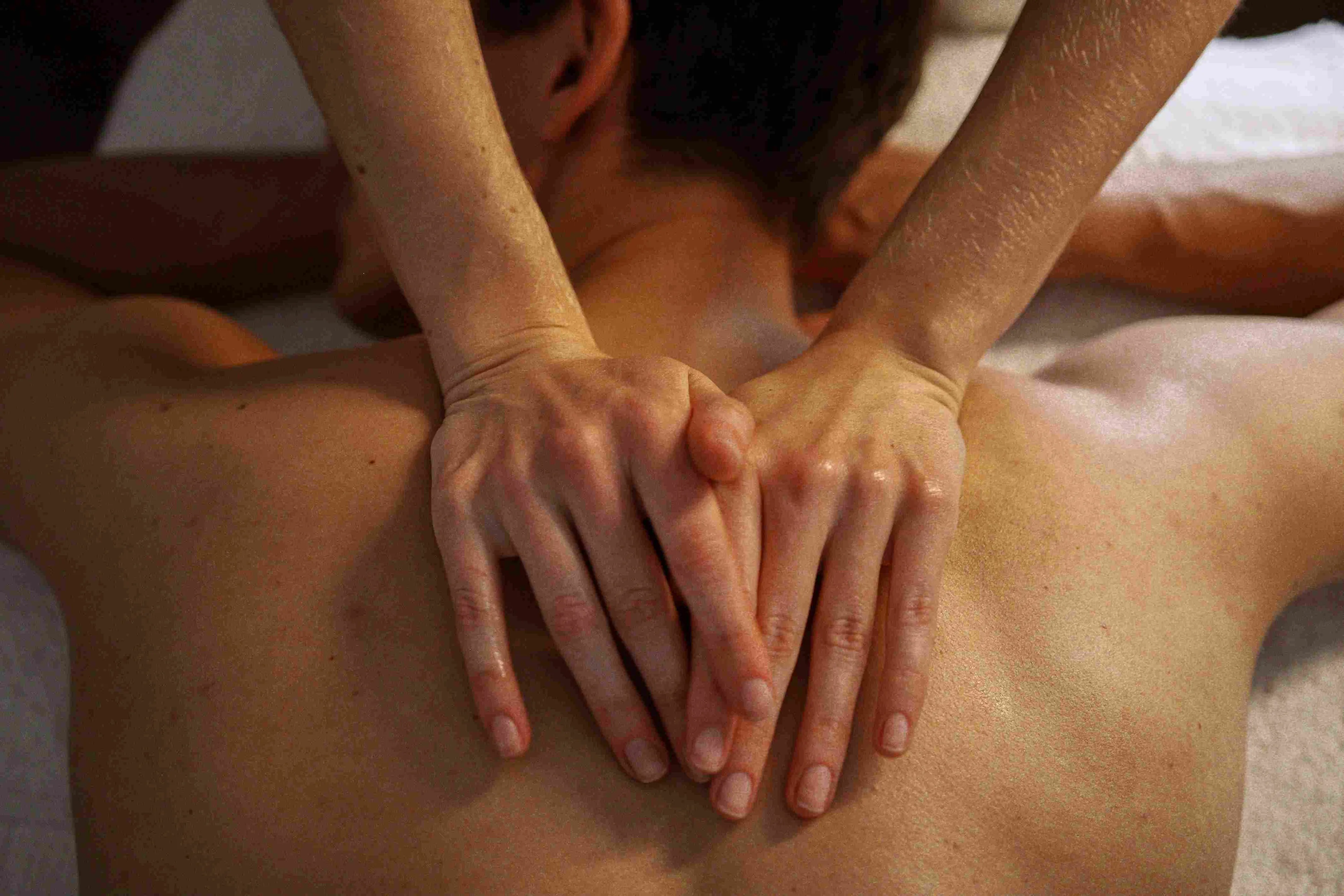 Come scegliere un centro massaggi erotici affidabile: 10 cose da osservare