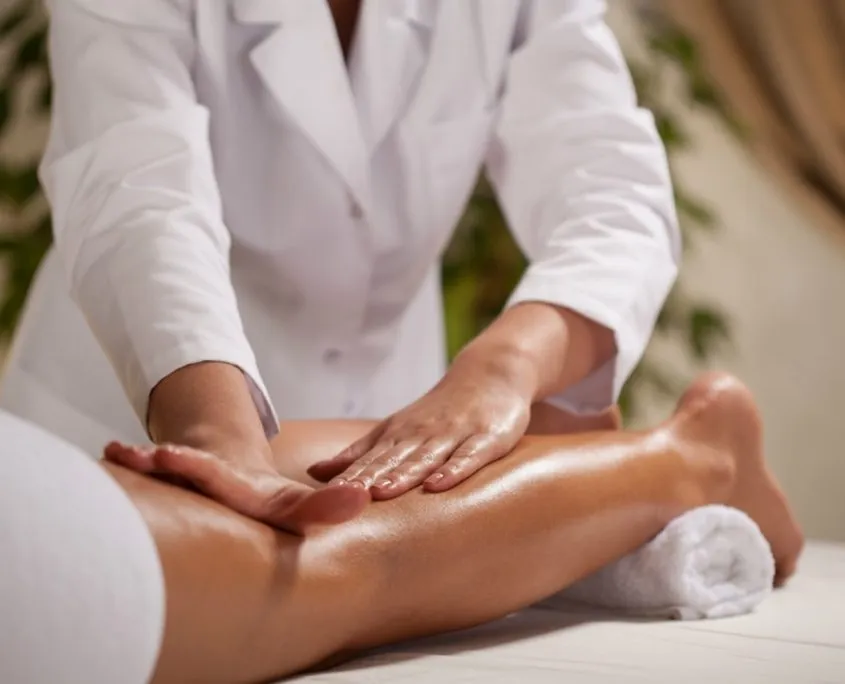 MASSAGGIATRICE SEMPRE IN CAMICE BIANCO E LINGERIE SEXY - +39 3510991254 - copertina