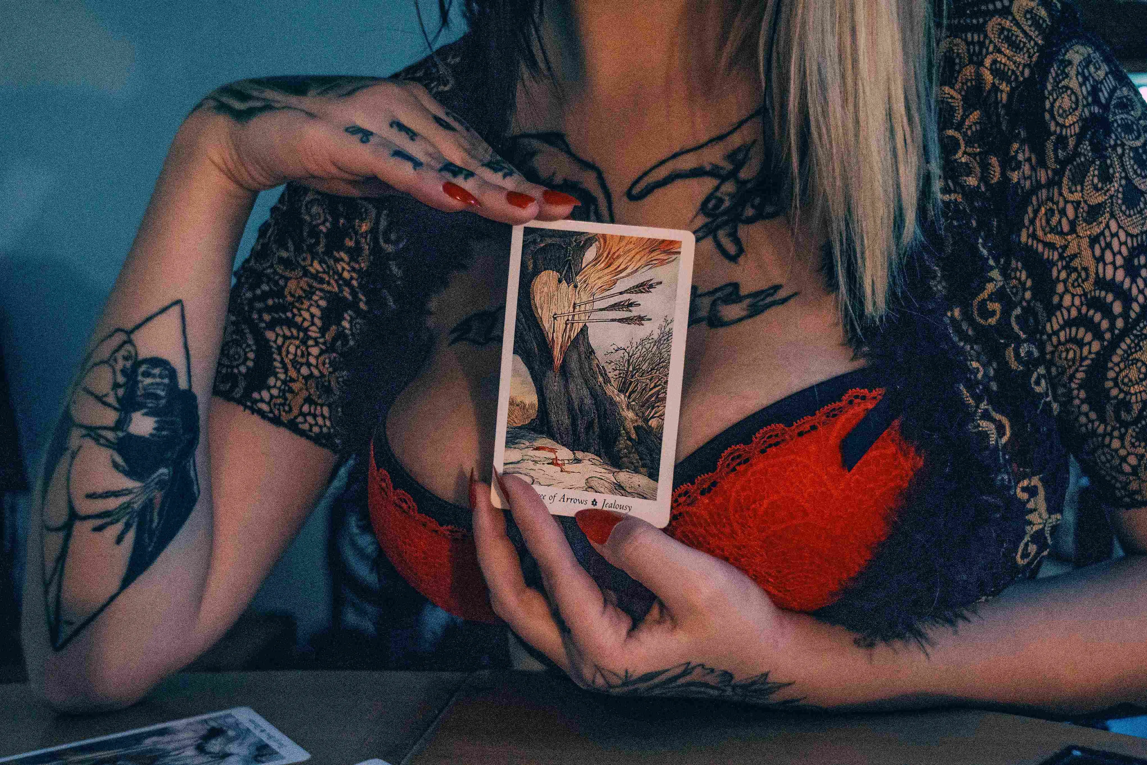 Masajes Eróticos Para Cada Signo Zodiacal: Descubre El Placer Cósmico